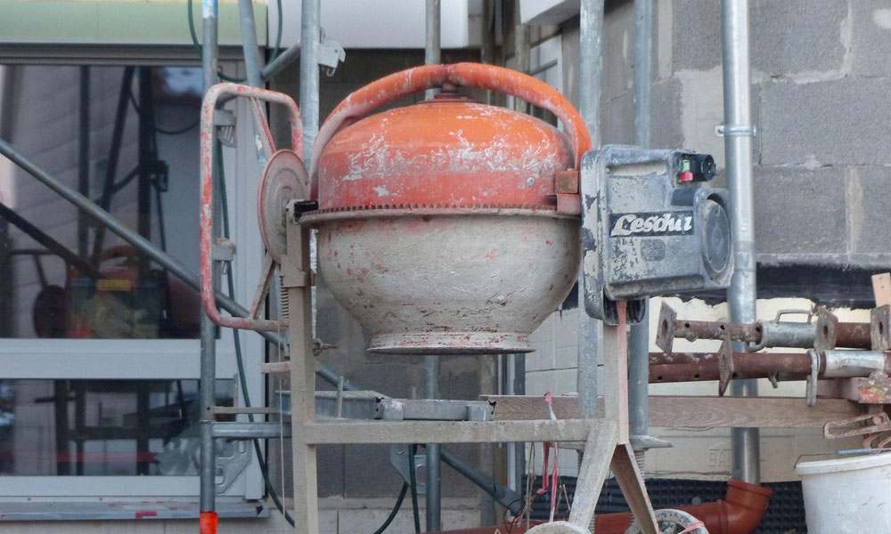 Betonkeverés otthon: útmutató kezdőknek – milyen anyagokra és eszközökre lesz szükséged?